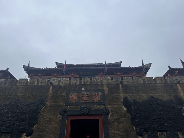 妄想避開人流的城市自駕遊。