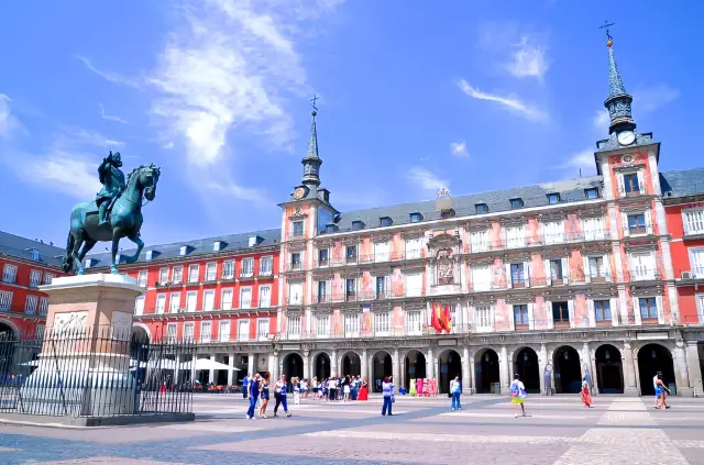 西班牙獨具魅力的景點：廣場