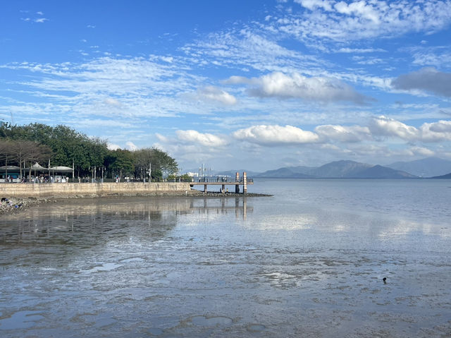 深圳南山區著名海濱路景點：南深圳灣公園，適合拍照打卡親子觀光旅遊。  