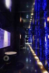 還以為走進某秀場拍大片？居然是藝術酒店🏨
進入他們家酒店大堂的時候我還以為走進秀場！！超級好看！牆上還