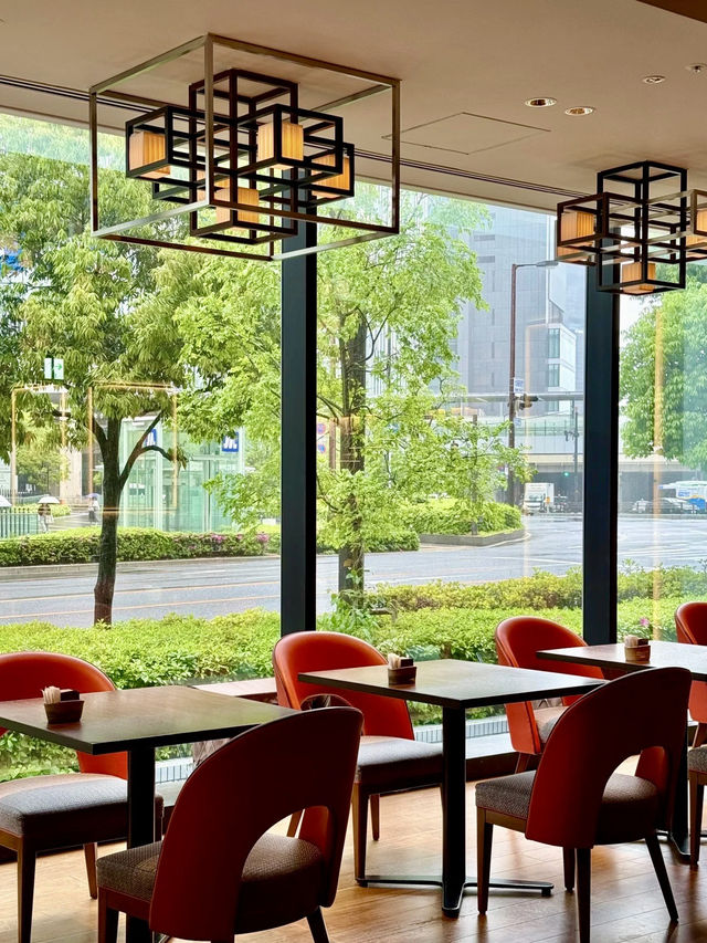 城市心臟上的流光夜色：大阪希爾頓酒店