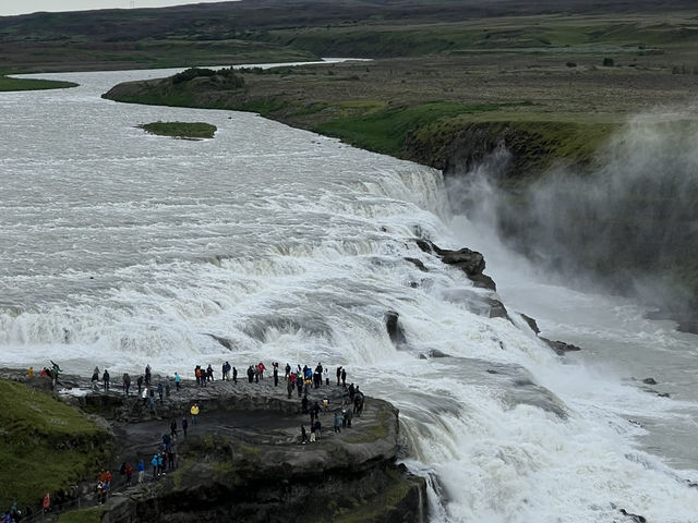Waterfalls, Craters, and The Blue Lagoon: Six Must-See Spots in Iceland 🇮🇸 🌋 