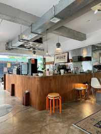 香港街角水泥風咖啡店｜韓系工業風的愜意時光☕️