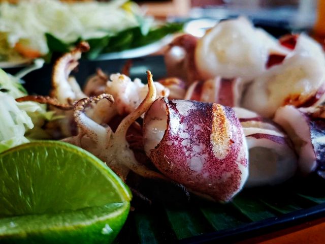 Pattaya's Seafood Feast: A Carnival of Crustaceans Under Neon Skies