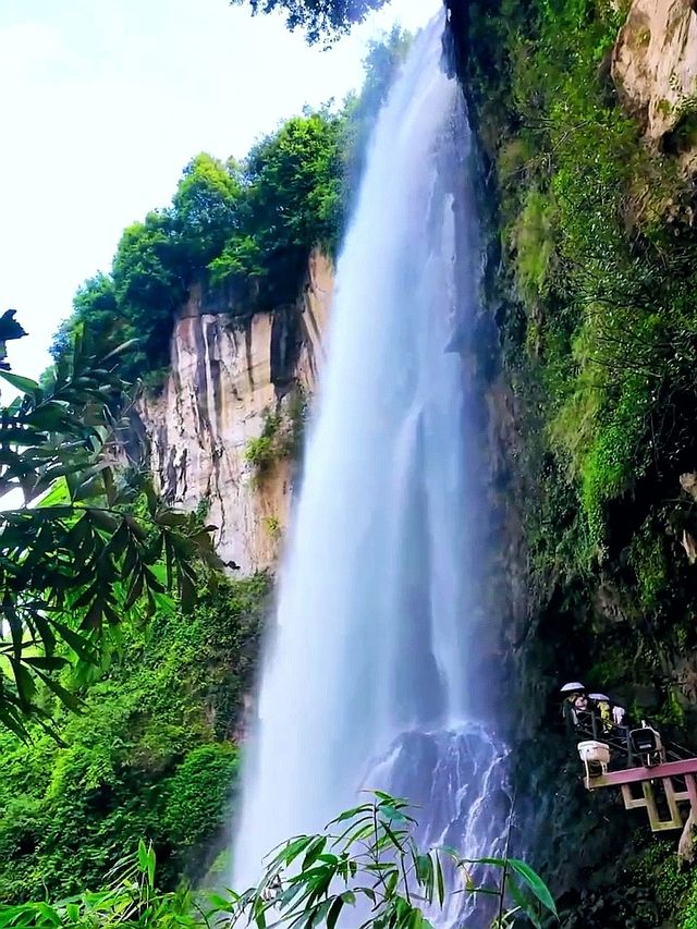 闖入地心瀑布！馬嶺河峽谷保姆攻略，淋一場25℃嘅雨！