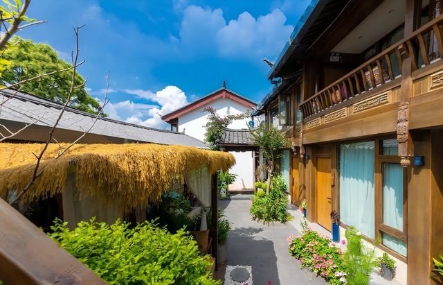 在麗江古城尋一處靜謐居所？吉隅·民宿絕對值得住進你的收藏清單這家藏在木府旁的寶藏民宿，自帶「3分鐘