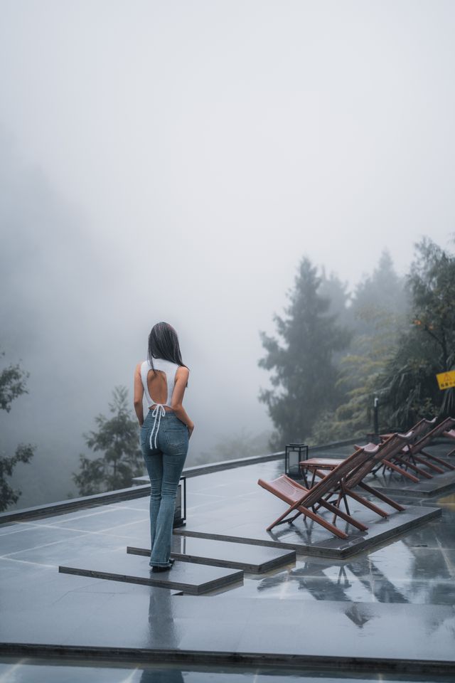 秋日 雨天 山林 私湯