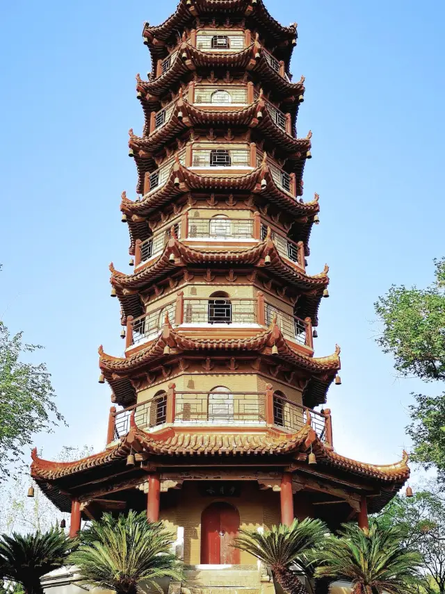 Off-the-beaten-path check-in! Guide to the Ancient Style Photoshoot at Jiefang Park Chinese Famous Pagoda Garden