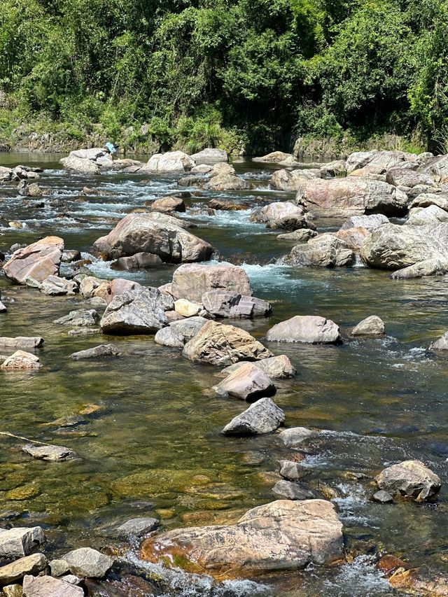 韶關必背瑤寨｜碧水青山映瑤寨 長鼓舞韻醉遊人