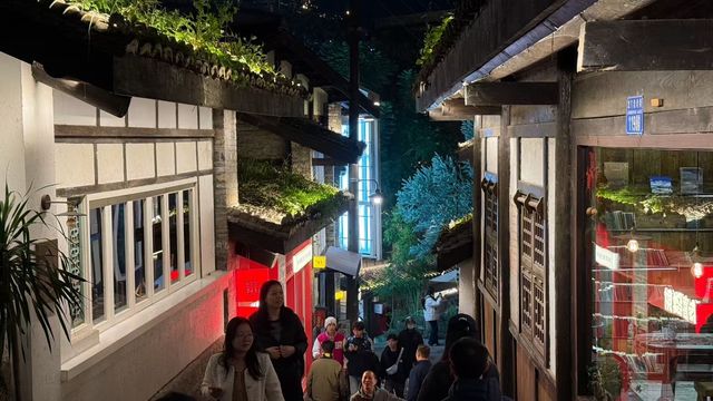 16天漫遊終章落重慶！紅油翻滾的火鍋燙熟所有疲憊，山城千階樓梯踏遍人間煙火～

從晉陝川的古韻走到霧