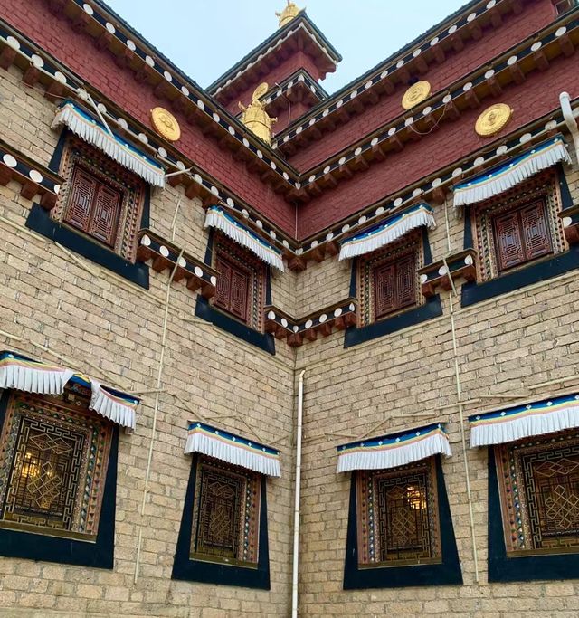 藍天下的藏風宮殿 高原古城的時光印記 藍天下的藏風宮殿 高原古城的時光印記