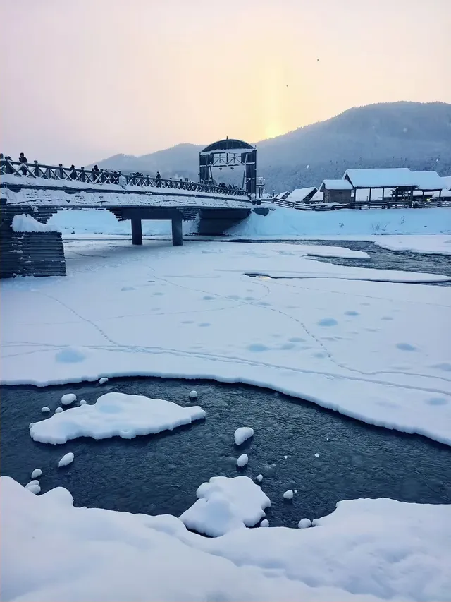 北疆冰雪仙境:喀納斯奇幻之旅! 北疆冰雪仙境:喀納斯奇幻之旅!