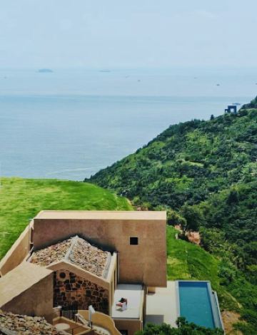 Wabi-sabi aesthetics in tiger-skin stone houses