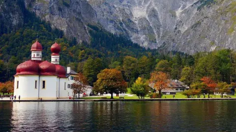 ทะเลสาบคิงส์ซีในเมืองเบิร์ชเทสกาเดน ประเทศเยอรมนี — traveler post in Offenburg