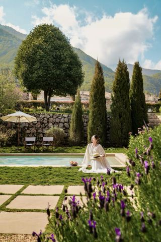Stay in the warm sunshine of Tuscany at Lugu Lake