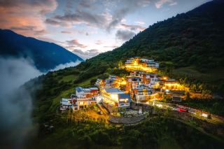 川西で神秘的な宿泊体験！目覚めると雲海がそのまま水墨画のような絶景に。