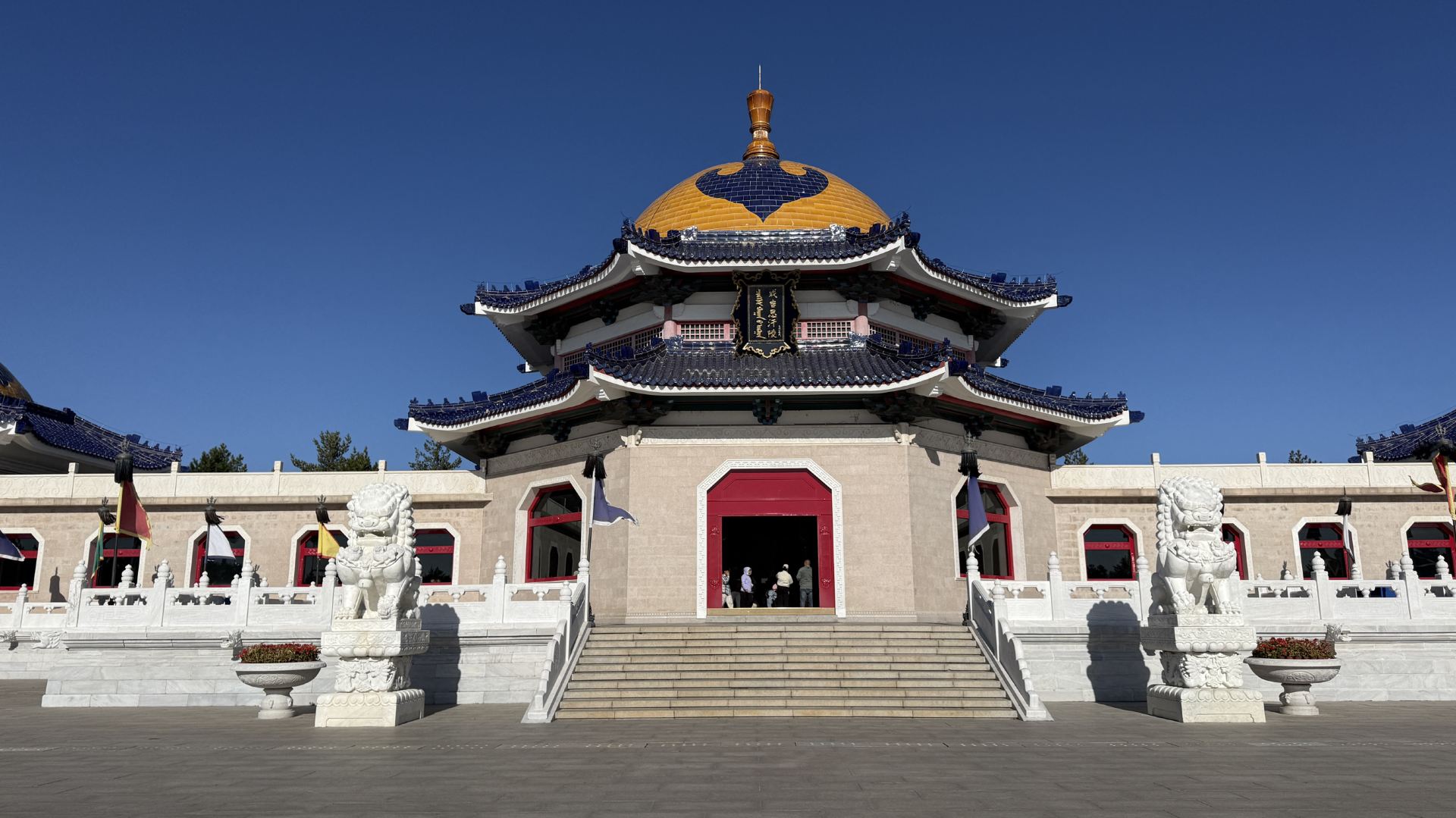 คู่มือท่องเที่ยวสุสานเจงกิสข่าน เมืองออร์ดอส (Ordos) ดินแดนศักดิ์สิทธิ์ของมหาจักรพรรดิผู้ยิ่งใหญ่