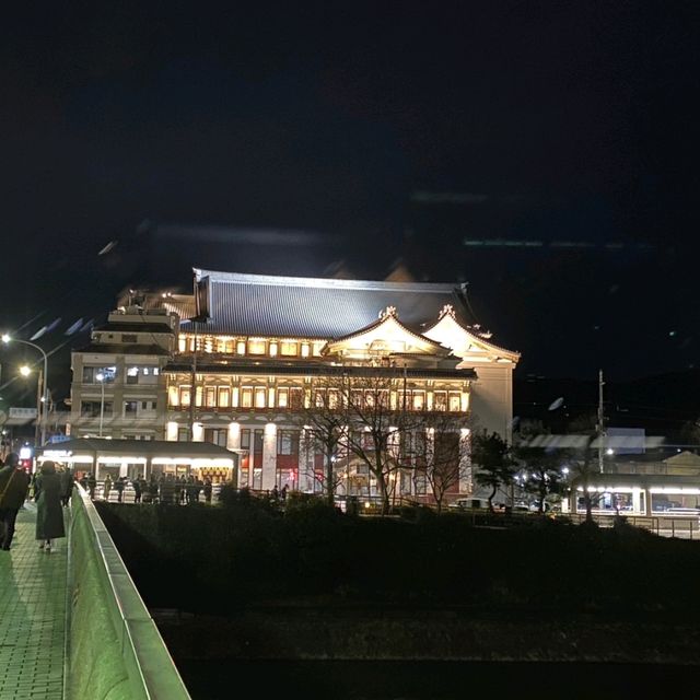 京都散遊，夜步鴨川。