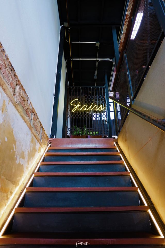 Stairs Cafe and Bistro คาเฟ่ลับ ภูเก็ต 