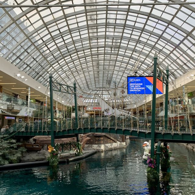 吃喝玩樂盡在West Edmonton Mall