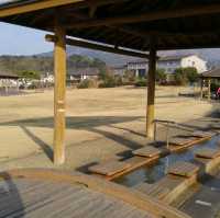 長達101公尺的「天然足湯」