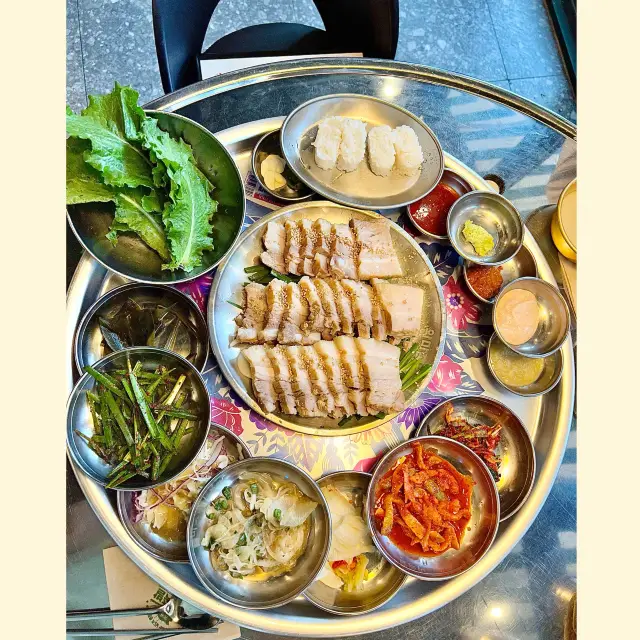 수원 인계동 나혜석거리의 신상맛집! 보쌈이 맛있는 “완미족발”