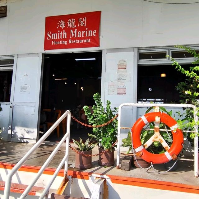Boat tour in Singapore sea