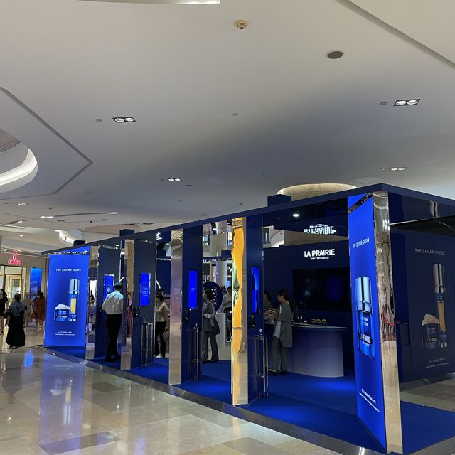 Huge shopping mall in Orchard: Ion Orchard 