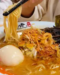 天氣咁凍就想食返碗熱辣辣拉麵