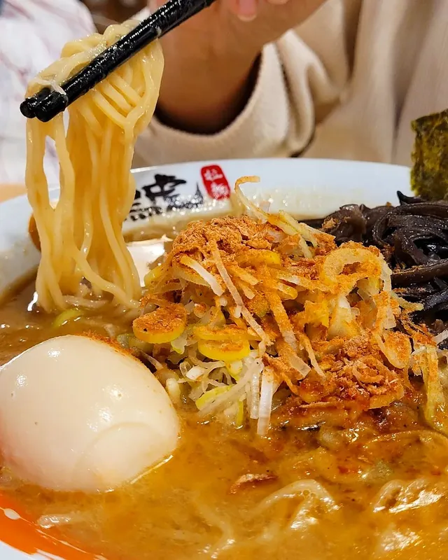 天氣咁凍就想食返碗熱辣辣拉麵