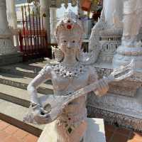 สักการะศาลพระหลักเมืองที่วัดมิ่งเมือง น่าน