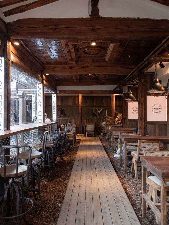 익선동 한옥에 자리 잡은 신상 치즈 그로서리 마켓