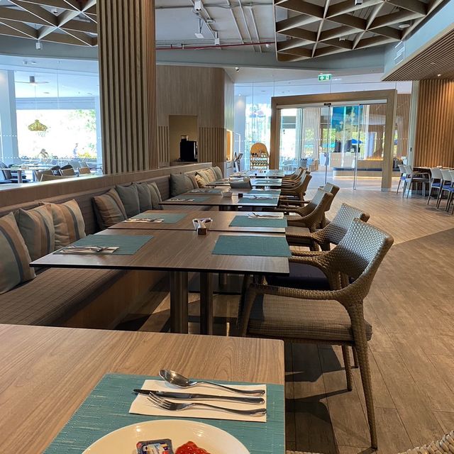 Breakfast at EAT OZO นอร์ธพัทยา 🥗🥪🥞🍳☕️