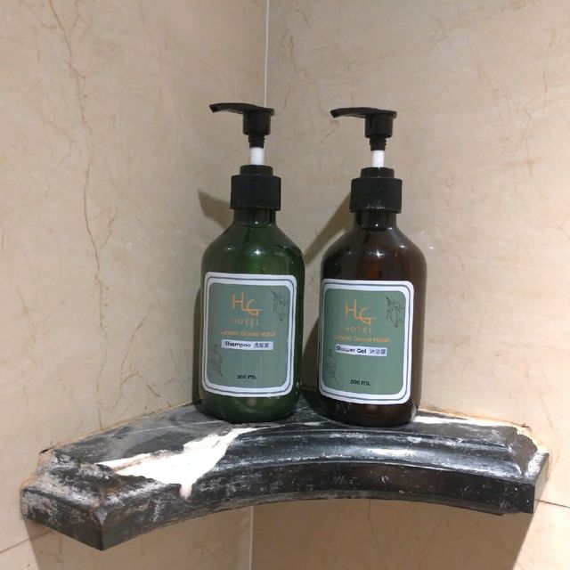 面對港澳碼頭的一梯兩伙懷舊酒店