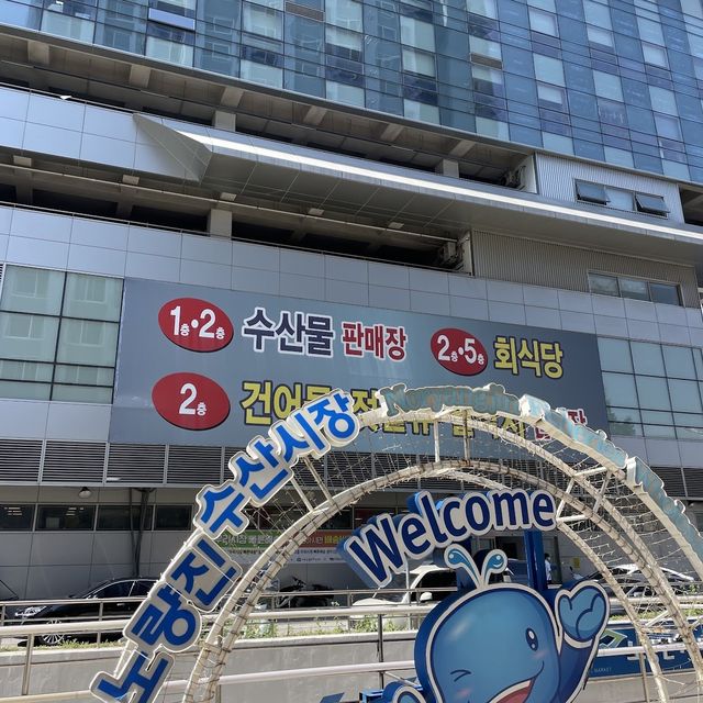 Awesome seafood market