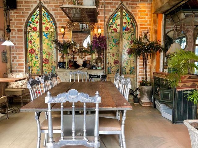 Vintage European-Style Garden Cafe 🧸🪵