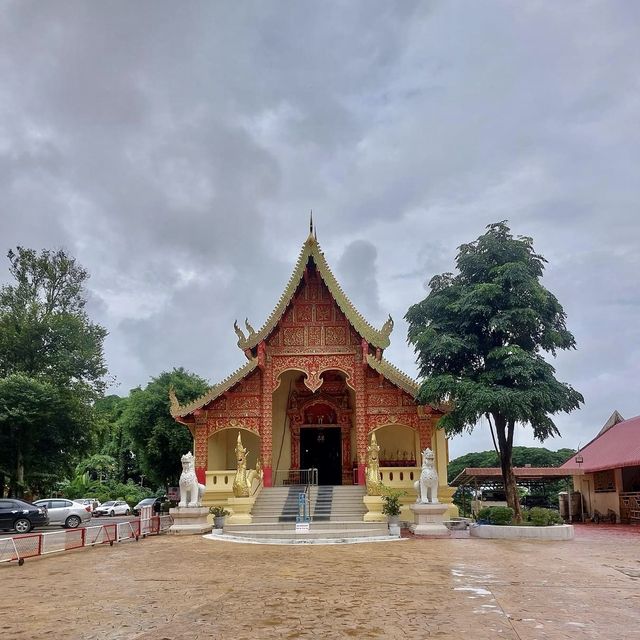 Wat Phra That Doi Chom Thong