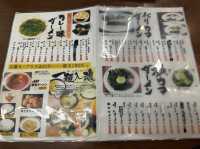 福岡・博多区。とんこつベースの緑色ダーメン『博多ダーメン屋八千代支店』