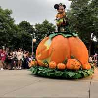 ハロウィンシーズンの平日香港ディズニーランド