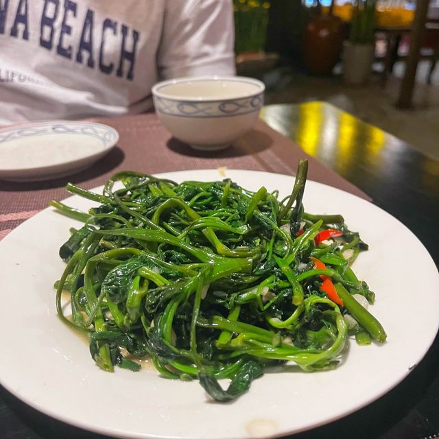 다낭여행🍜갓 뜨기 시작한 #신상맛집 #응온티호아 다녀왔어요