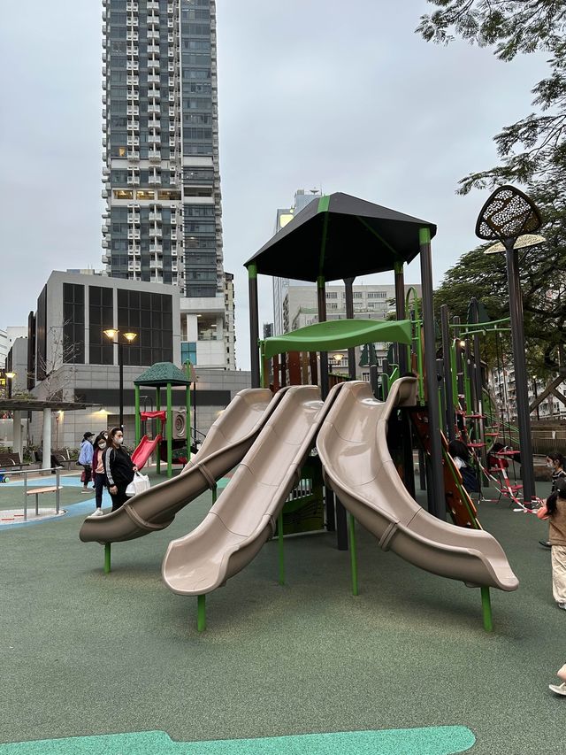 地鐵站旁的土瓜灣道花園浙江街遊樂場