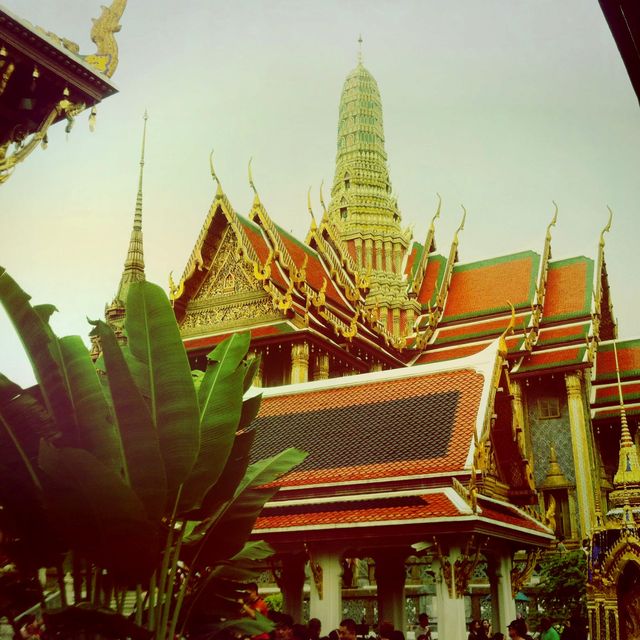 All that GLITTERS is the GRAND PALACE!