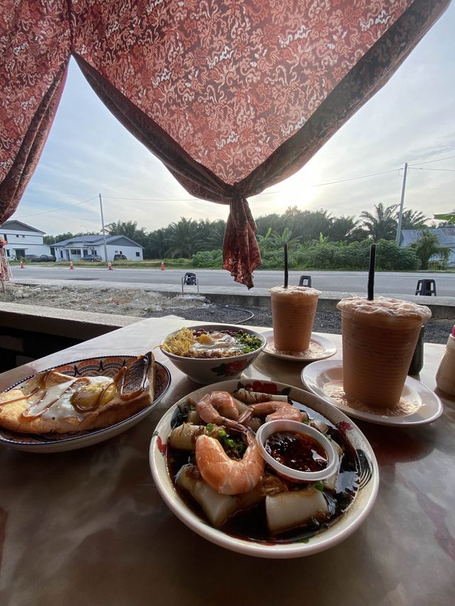 Nostalgic style breakfast @ Warong Che Limah