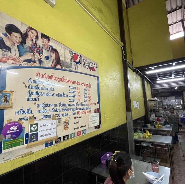ทานบะหมี่ รับปีมังกร ที่ตลาดน้อย