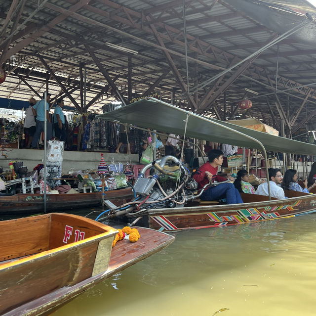 Damnoen Saduak floating market