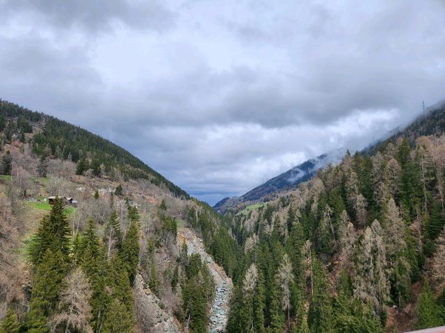 【瑞士】夢幻峽谷吊橋：挑戰恐高症