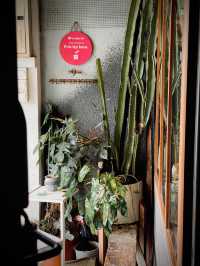 Cafe Review: Flowers in the Window, JB