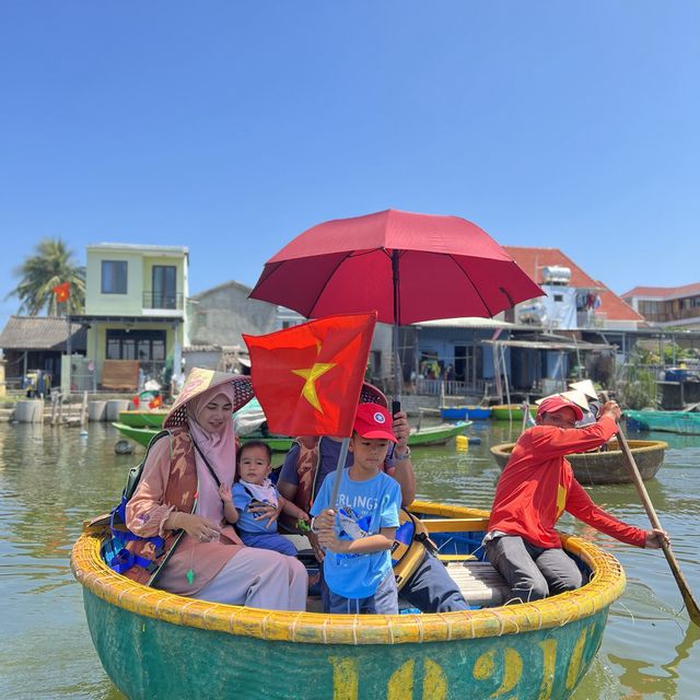 Hoi An ล่องเรือกระด้ง