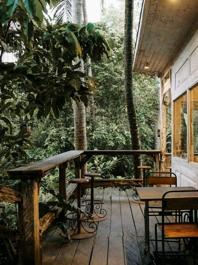 Lusi & Pakan Cafe