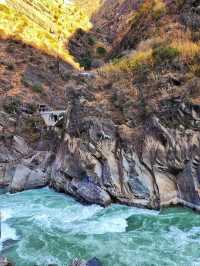 Awe-inspiring wonder of Tiger Leaping Gorge